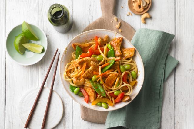 Asia Chicken Noodle Bowl Genussshot