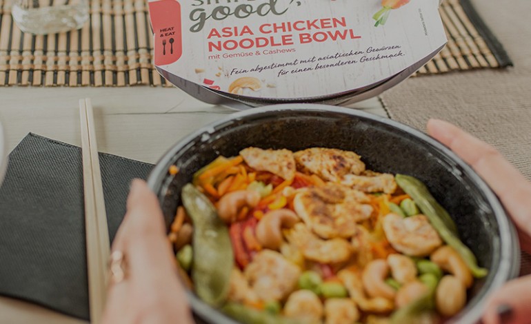 Asiatische Küche mit der Asia Chicken Noodle Bowl