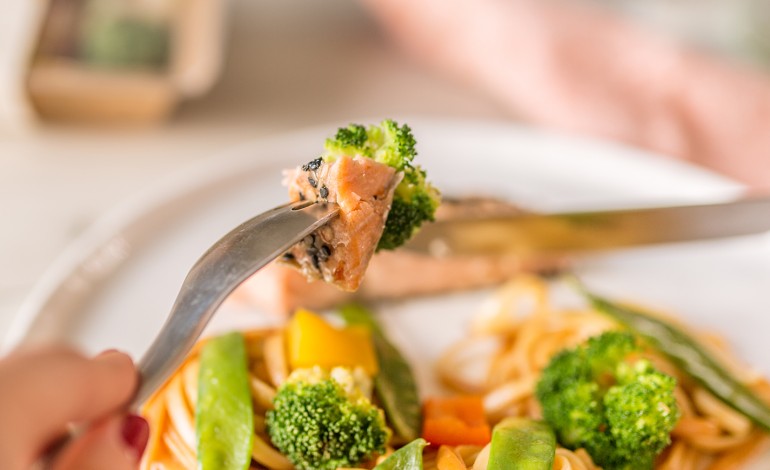 Simply Good Sesam Lachs Headerbild