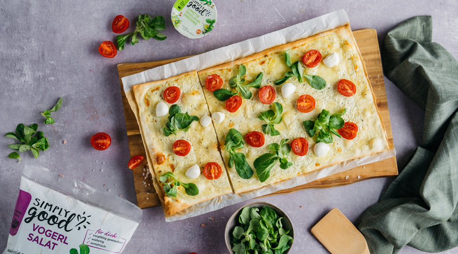 Flammkuchen mit Tomate-Mozzarella Topping